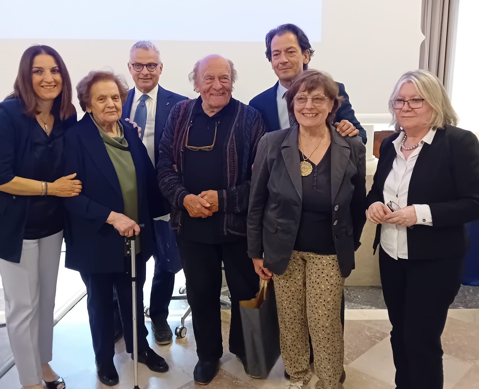 Foto di gruppo, tra i presenti i discendenti della famiglia Chini e della famiglia Giusti