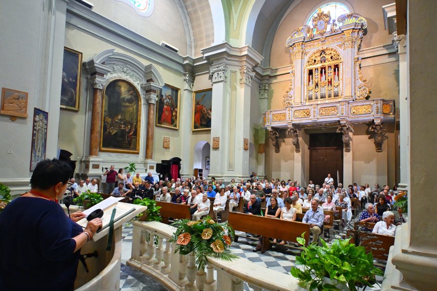 Un momento della celebrazione. Foto Bernardo Baluganti