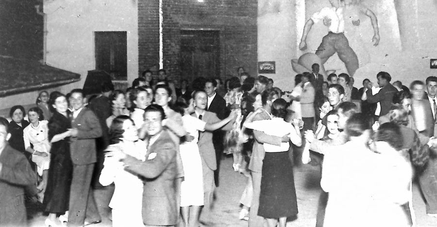 Borgo San Lorenzo. Anni '30. Serata danzante sulla terrazza all'aperto al Circolo dell'Unione
